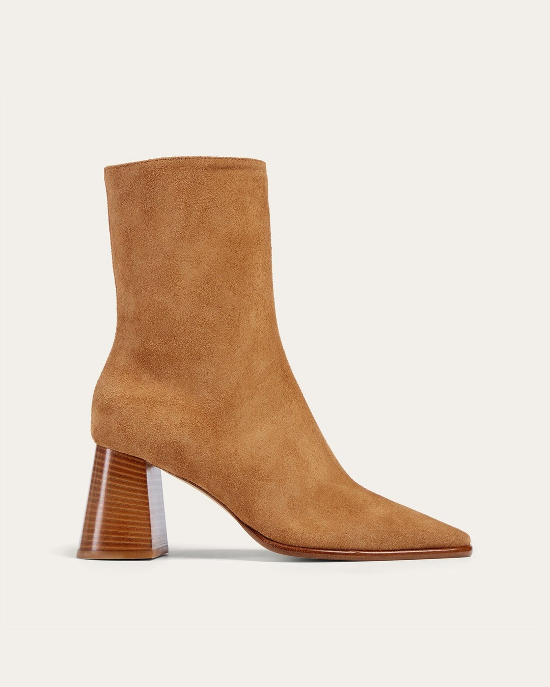 With its ultra-sleek profile, Hetti brings extra polish to your seasonal wardrobe rotation. Undoubtedly feminine, its zip-up silhouette expertly balances a flared mid-heel and pointed toe, crafted in our soft tan suede for instant elevation from morning until night.