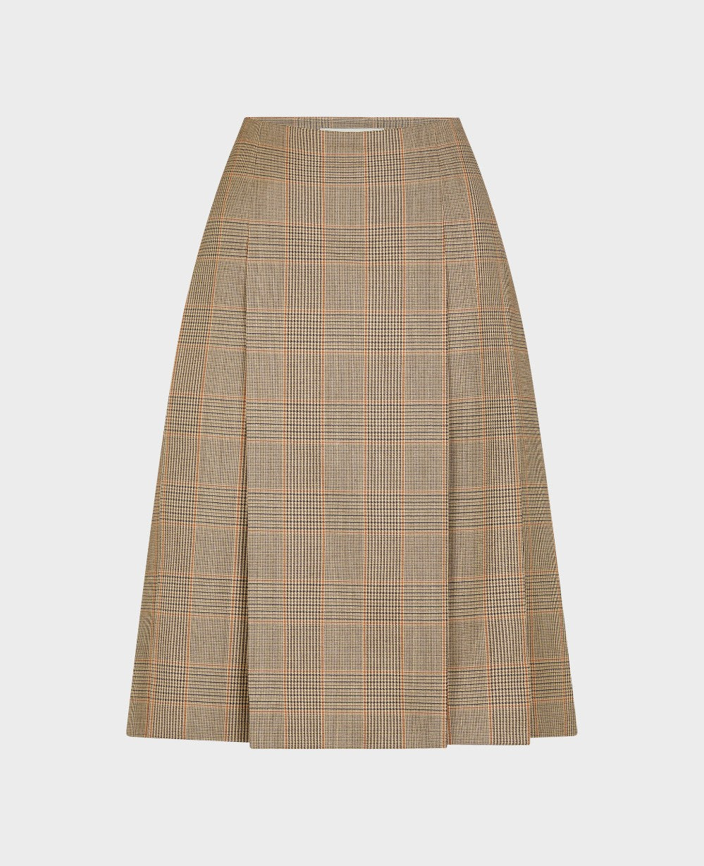 Made from a luxury Wool and Scottish Tweed blend, this Pleated Midi Skirt adds instant sophistication to any look. A staple for Autumn, pair this skirt with our Really Wild Organic Logo Cotton T-Shirts to create a stylish, yet casual look.